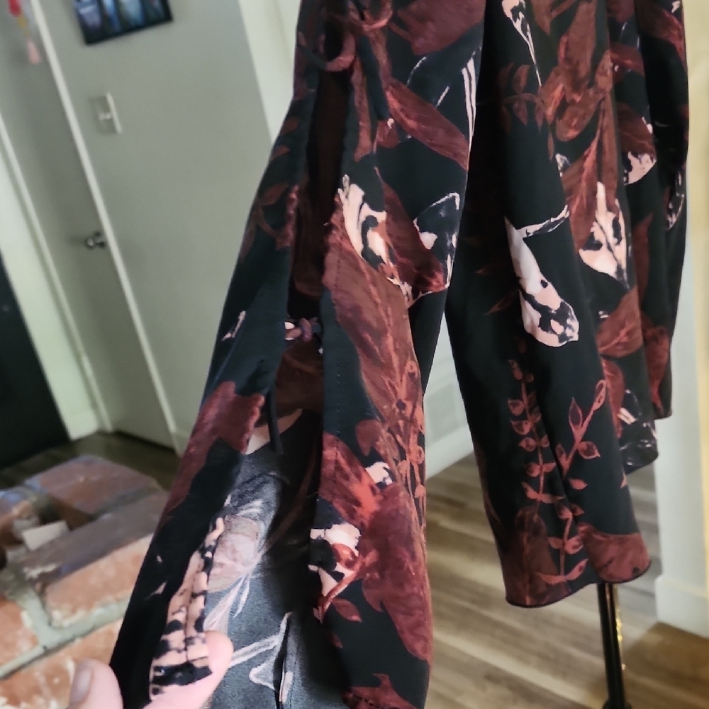 Wilfred by Aritzia Dark Floral Long Sleeve Blouse Romantic Boho Chic Size S - Picture 2 of 9
